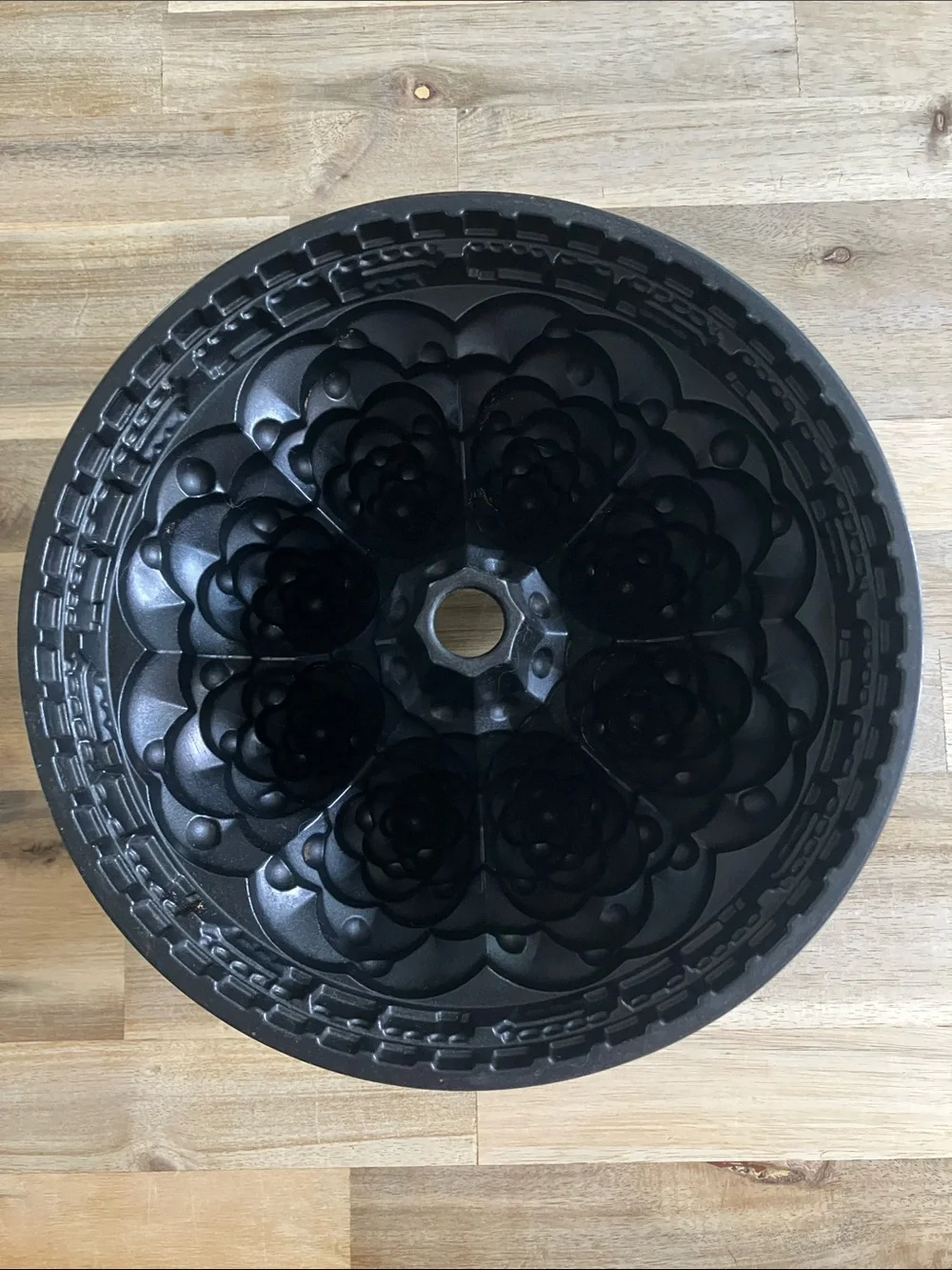 Nordic Ware - Holiday Tree Bundt Cake Pan - 10 Cups
